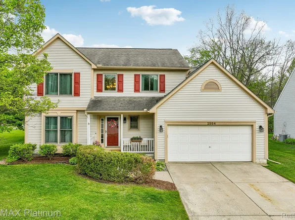 2584 Birchwood Dr, Howell, MI 48855