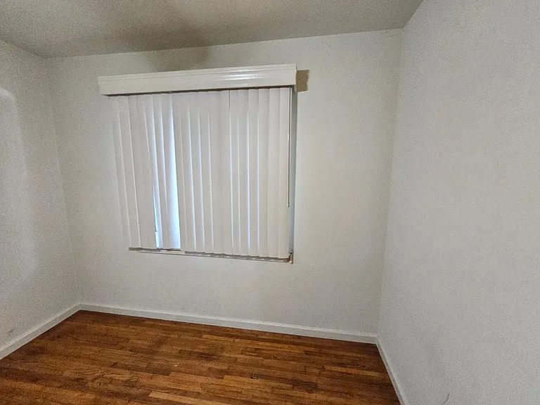 2753 E Monroe St — Photo 6