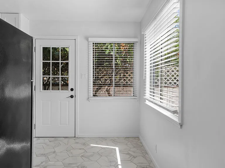 4138 Perlita Ave #1B — Photo 5