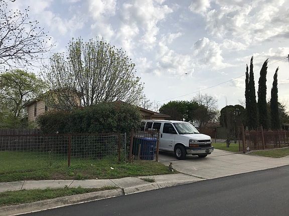 3rd image of 203 Wake Forrest Dr