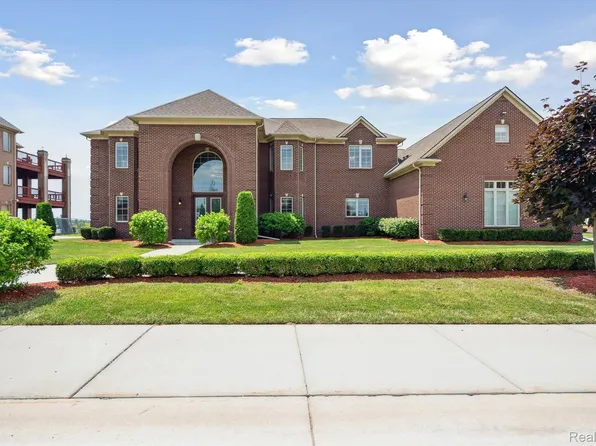 26 Sand Bar Ln, Detroit, MI 48214