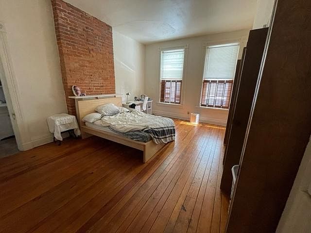 2nd image of 118 Lyon St Unit 1