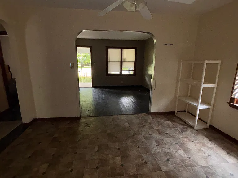 2616 E Logan St — Photo 5