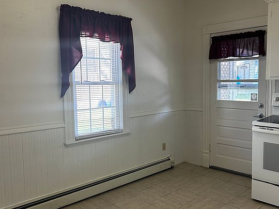 4th image of 906 Lincoln Ave