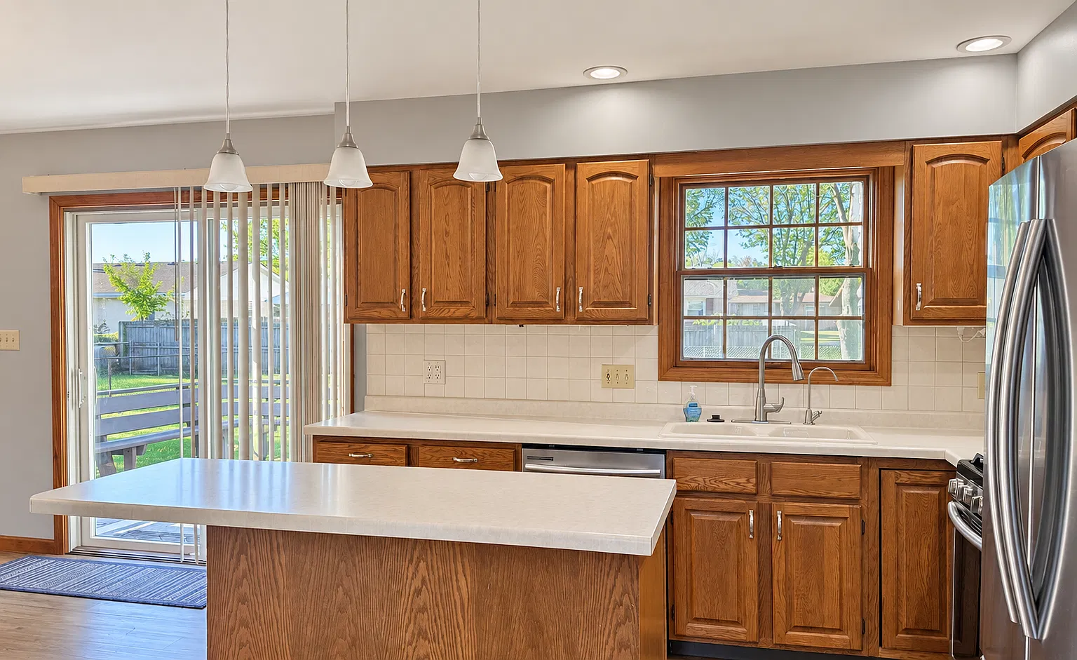 3 bed, 2150 sqft, $2,300 — Photo 4