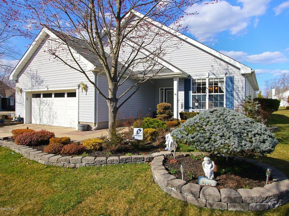 1st image of 12 Tall Pines Dr