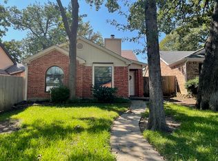 402 E Ash Ln, Euless, TX 76039