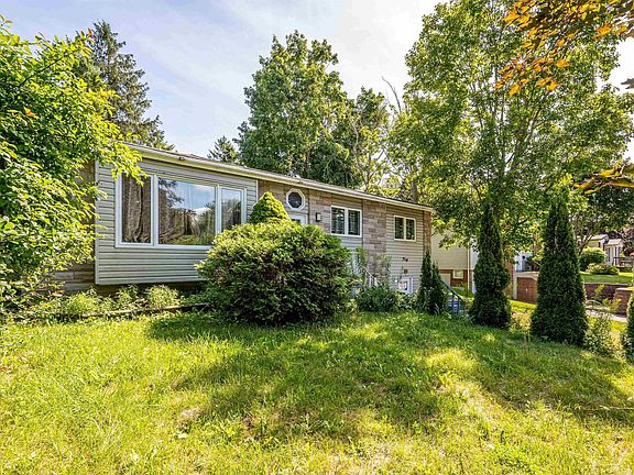 2nd image of 40 Gateway Rd
