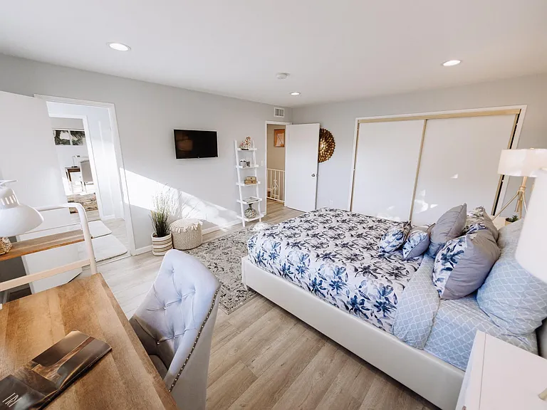 11153 Morrison St — Photo 26