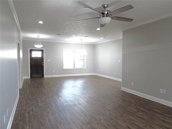 4th image of 809 Hilma St