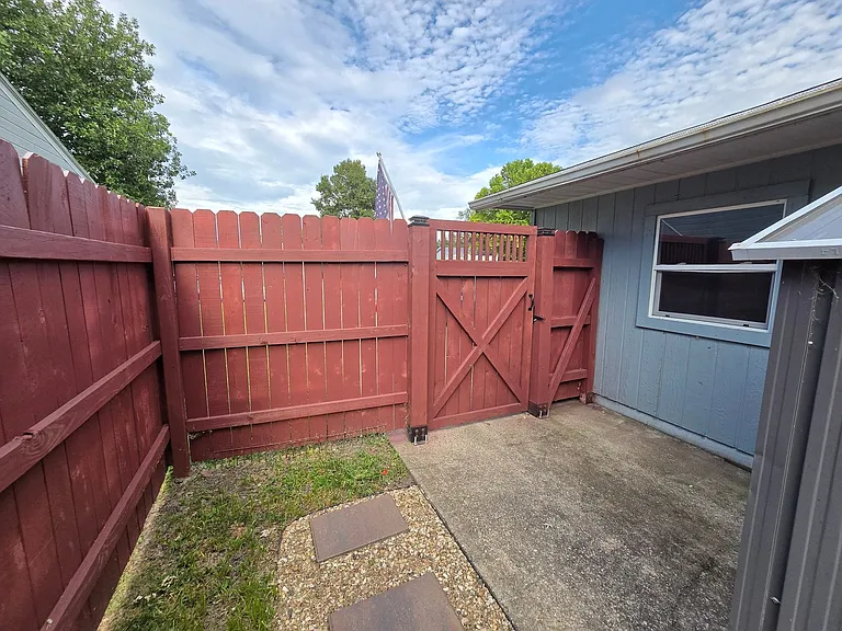 2025 Beck St — Photo 75