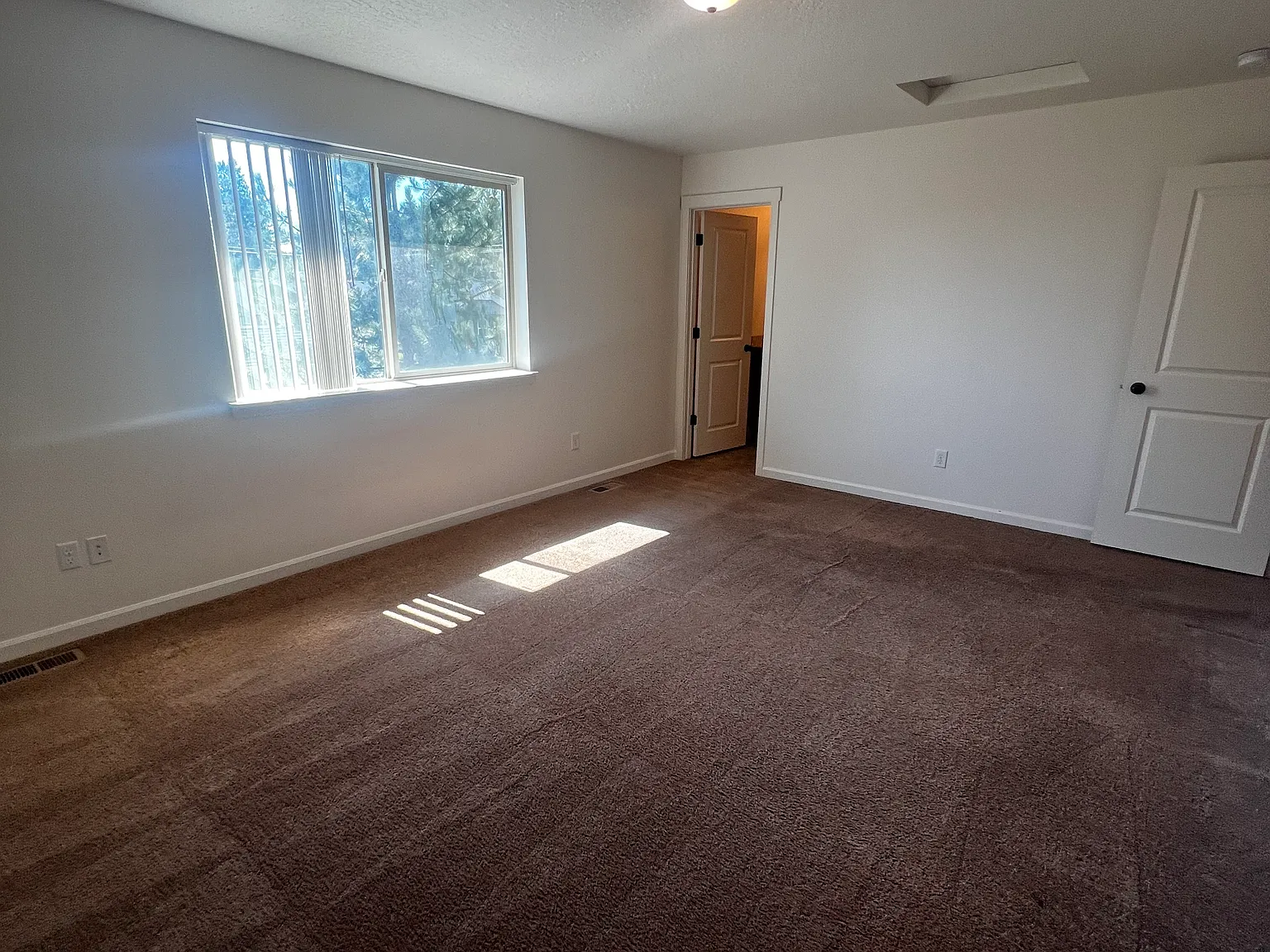 3 bed, 2.5 bath, 1500 sqft, $1,850 — Photo 3