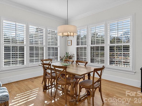 5th image of 523 Valley Run Dr
