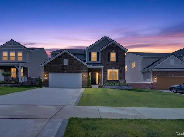 20983 Calabrese Dr, South Lyon, MI 48178