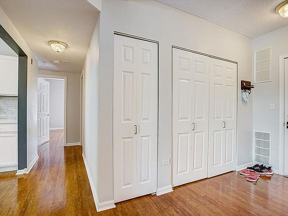 3rd image of 100 N Milwaukee Ave Unit 1-302