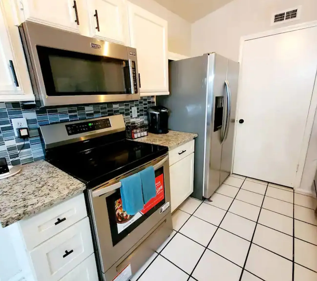 3 bed, 998 sqft, $1,800 — Photo 3
