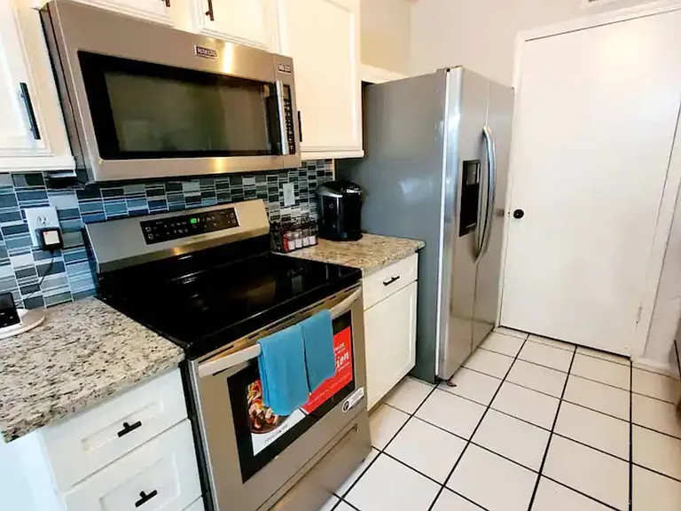 6071 Dooley Dr — Photo 3