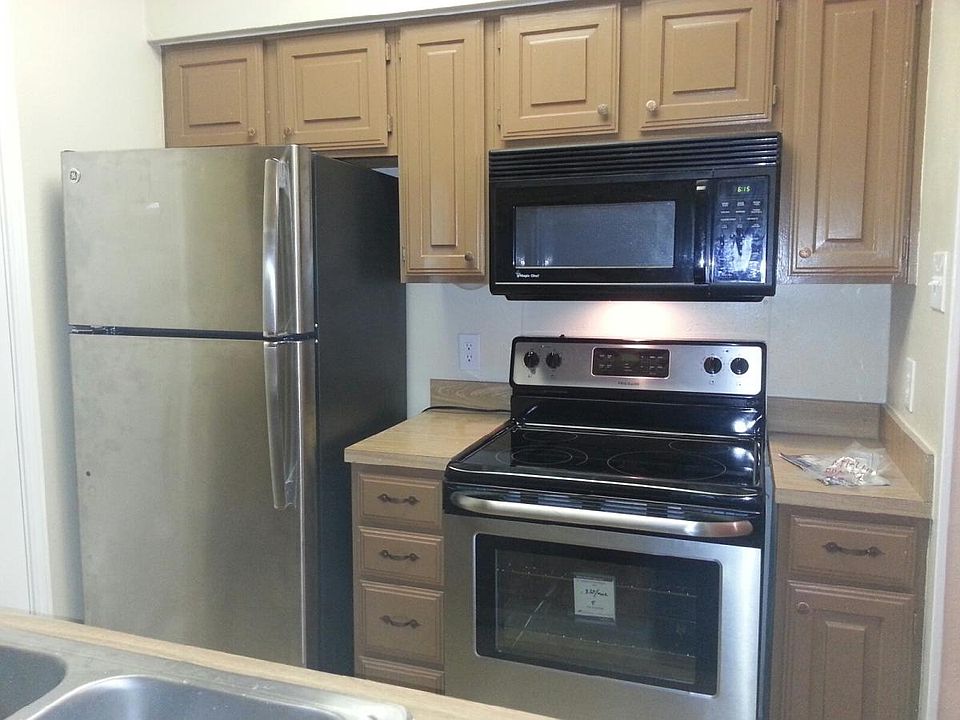 Kitchen w/ stainless steel appliances
