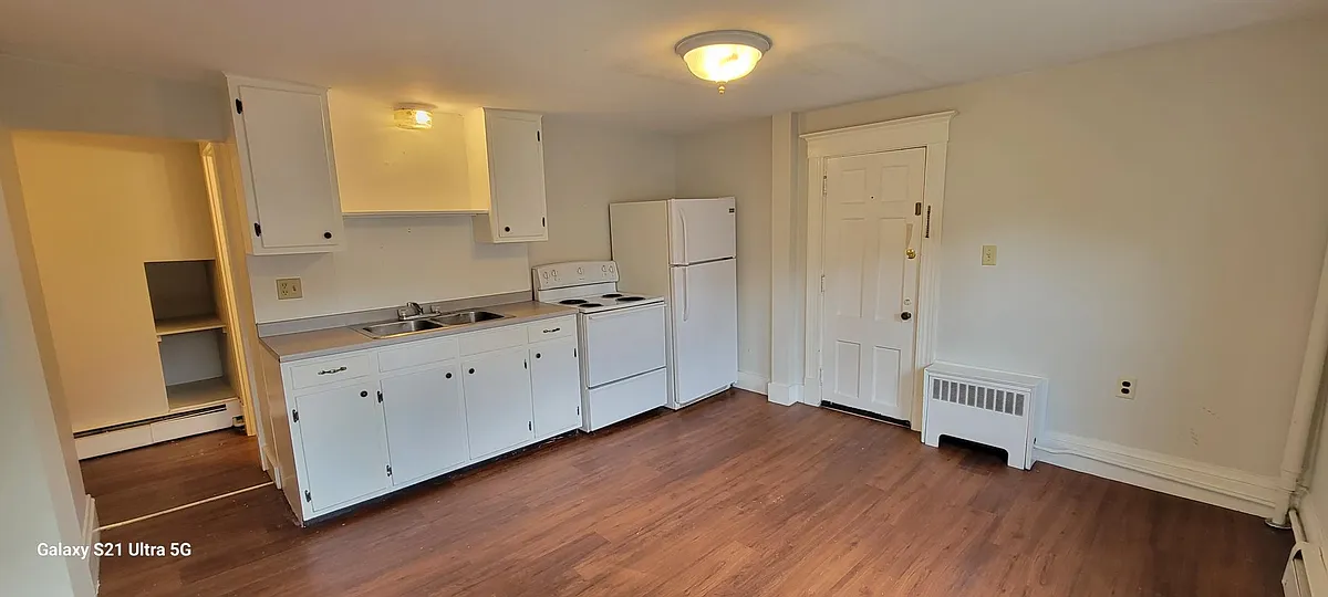 Eat in Kitchen - 41 Pine St #3