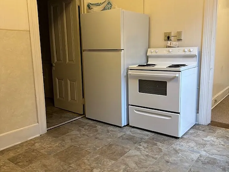 19 E Main St — Photo 10