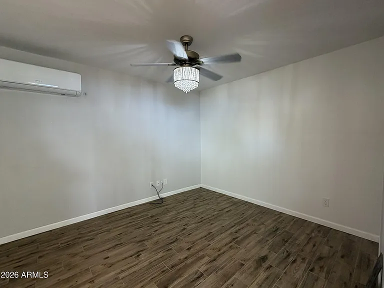 2514 E Fairmount Ave — Photo 12