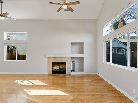 5th image of 1210 Maple Drive