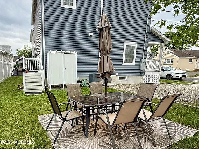 1402 C St — Photo 25