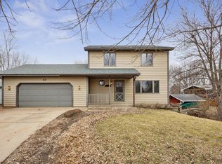 616 Providence Ct, Chaska, MN 55318
