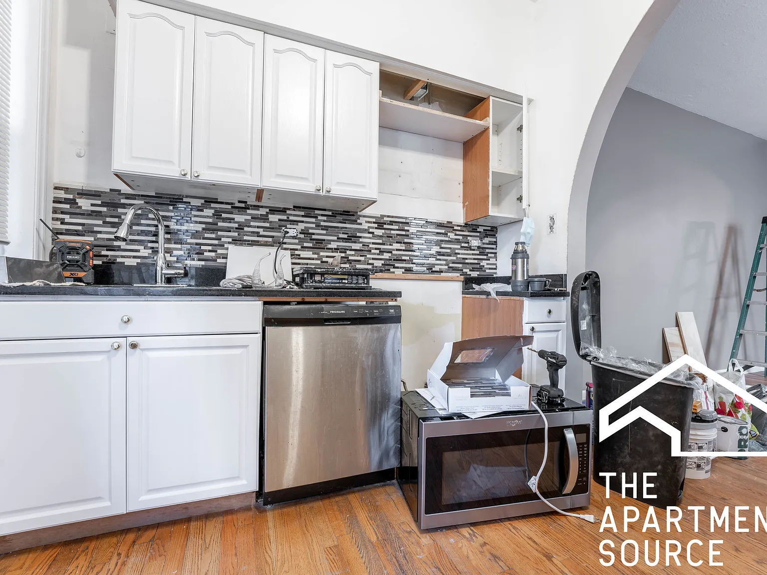 2 bed, 1300 sqft, $3,100 — Photo 2