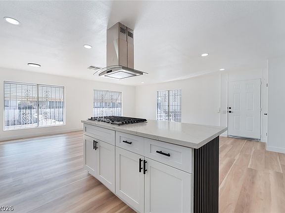 3rd image of 4980 Ridge Dr