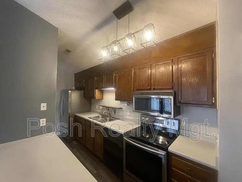2 bed, 2.0 bath, 871 sqft, $1,145 — Photo 3