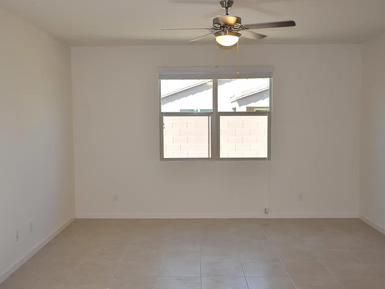 838 W Carlsbad Dr — Photo 5