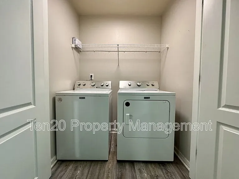 400 Gwynnes Way — Photo 21