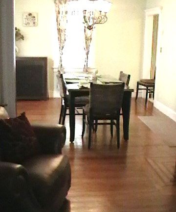 4th image of 125 Rollinson St