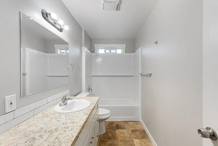 1111 Grand Ave #B — Photo 14