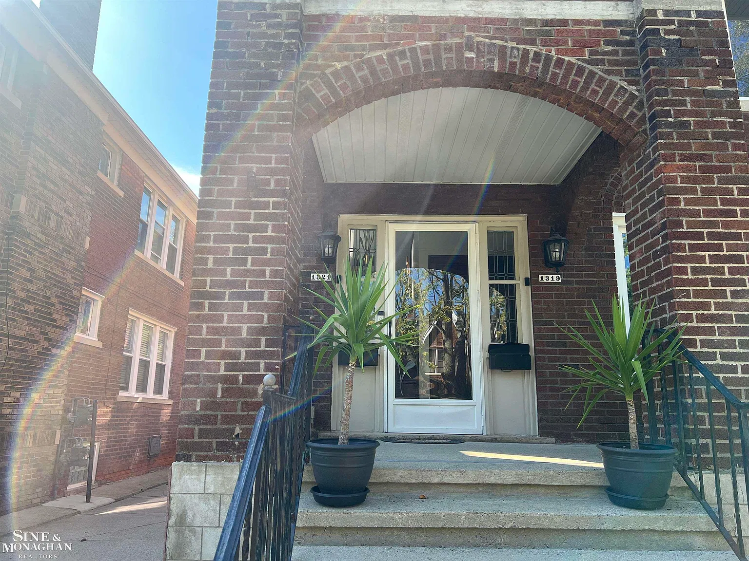 3 bed, 1.0 bath, 1404 sqft, $1,800 — Photo 3
