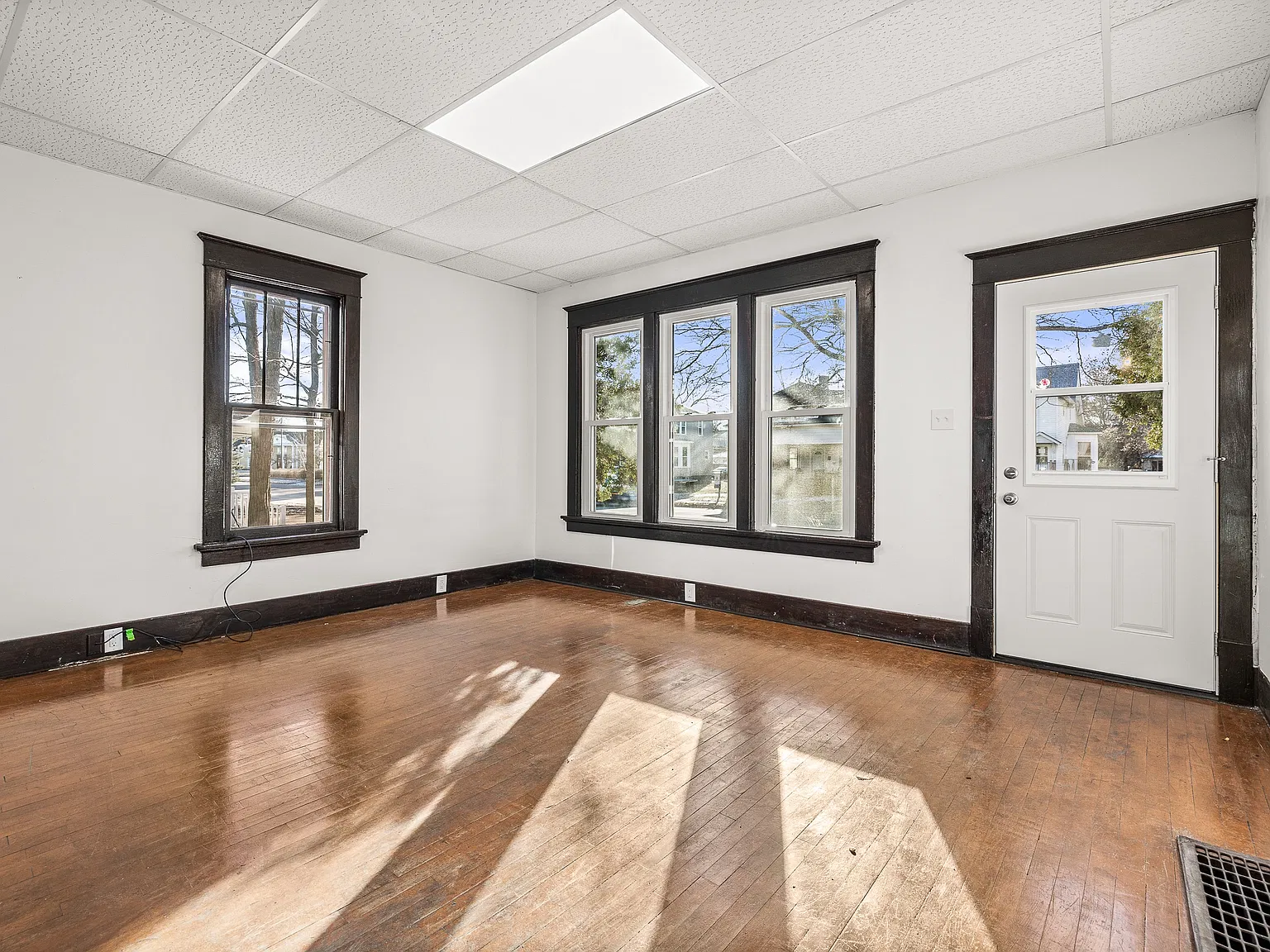 8 bed, $2,800 — Photo 2