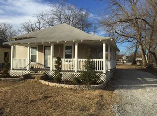 612 E 4th St, Claremore, OK 74017