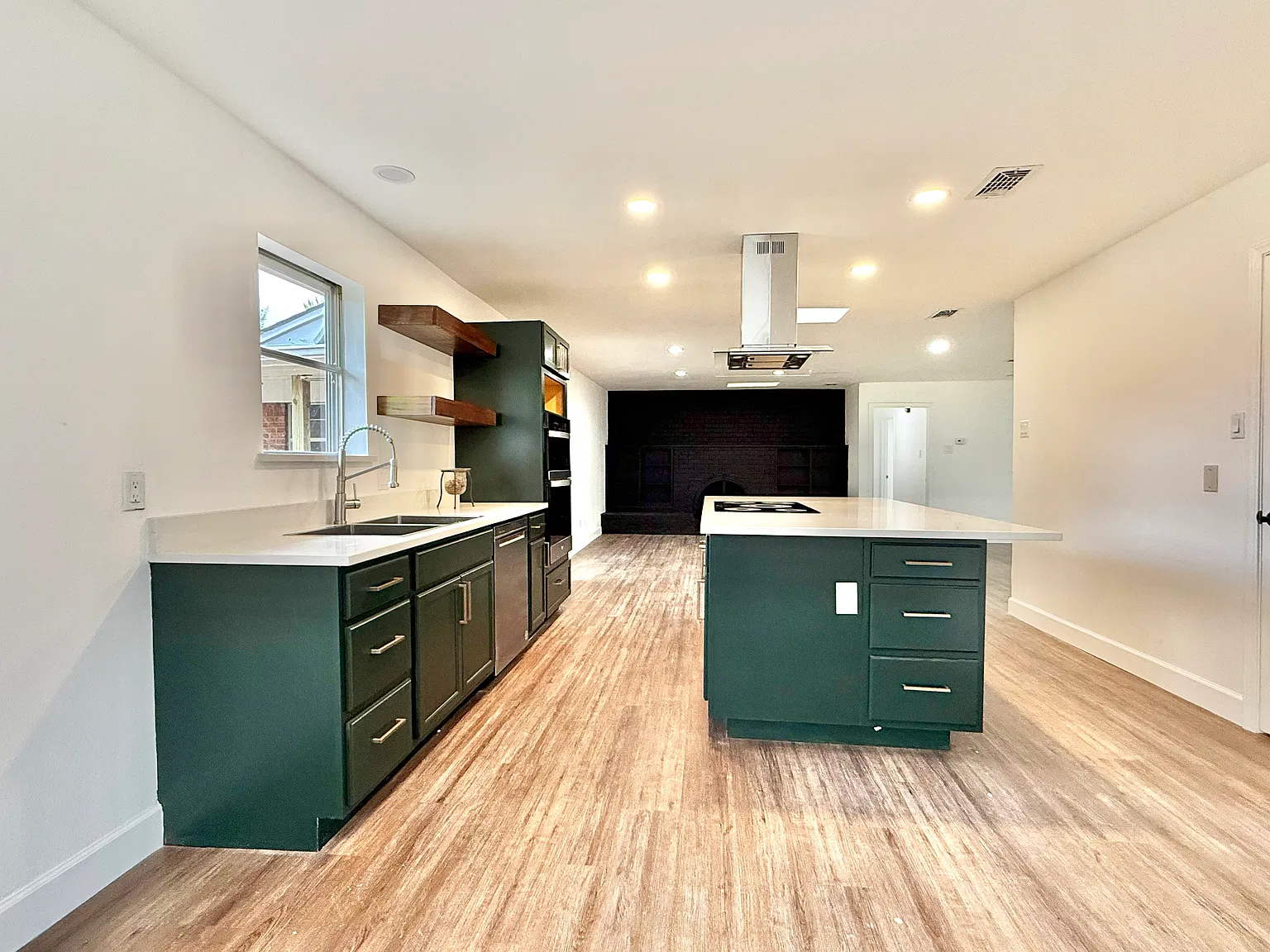 4 bed, 2131 sqft, $2,700 — Photo 3