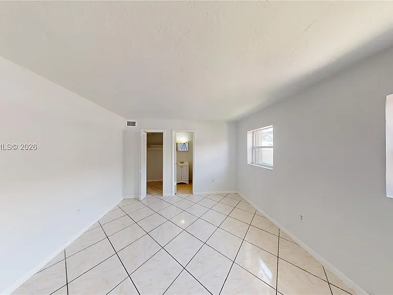 6811 SW 16th St — Photo 12