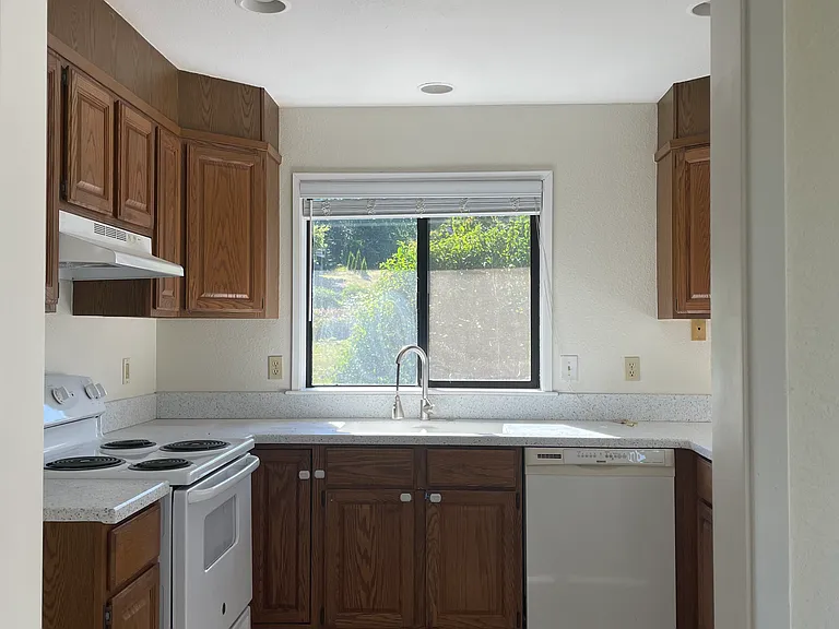 1163 Puget Dr SE — Photo 9
