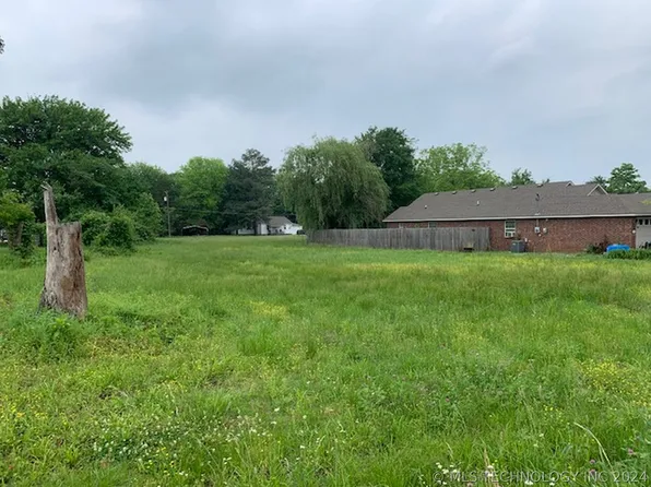 911 S Locust St, Sallisaw, OK 74955