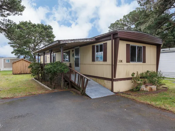 955 NE Mill St #C-8, Waldport, OR 97394