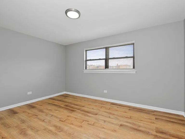 7900 S. Paxton Ave. — Photo 30