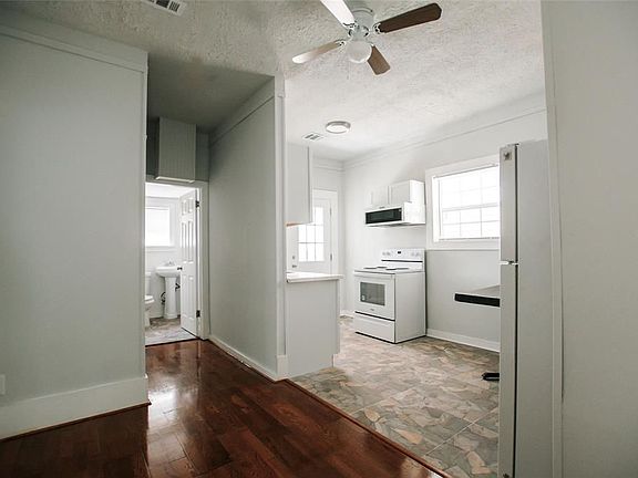 5th image of 3913 Avenue