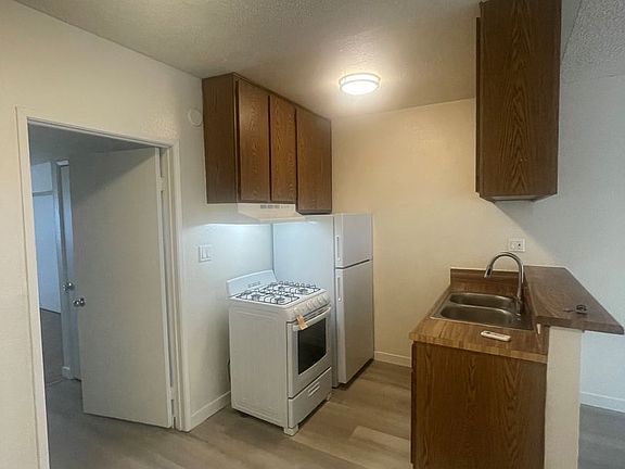 4th image of 8240 Whitsett Ave APT 206