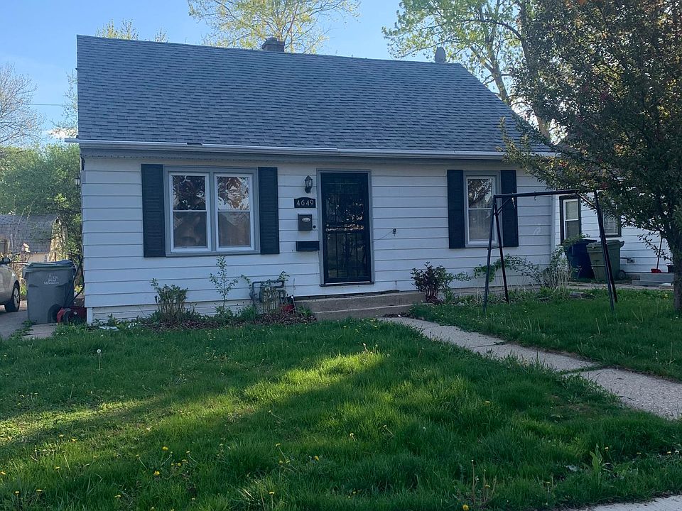 1st image of 4649 W Montrose Ave