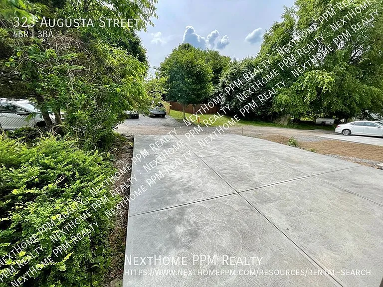 323 Augusta St — Photo 14