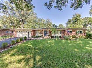 1611 Monaco Dr, Saint Louis, MO 63122