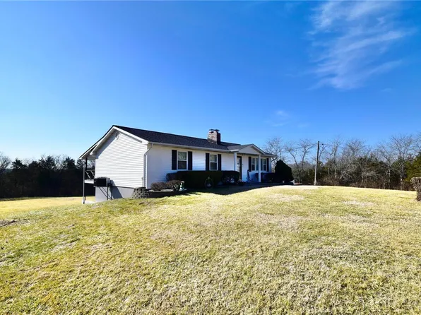 617 Vineland School Rd, De Soto, MO 63020